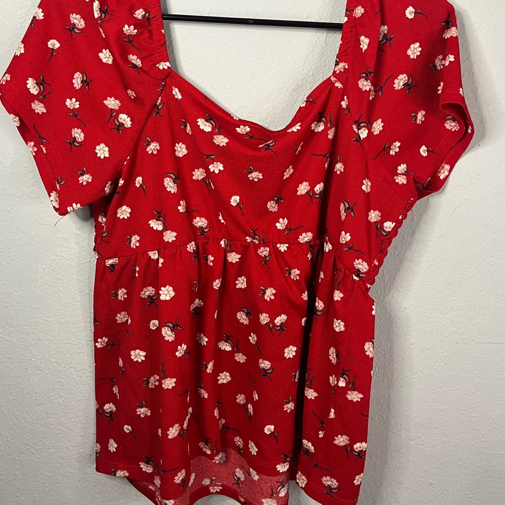 RED TOP❤️ - Picture 2 of 2